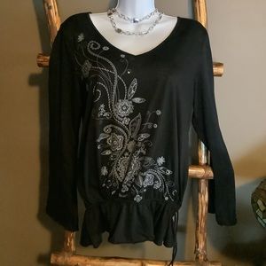 185 Black long sleeve tribal print top
